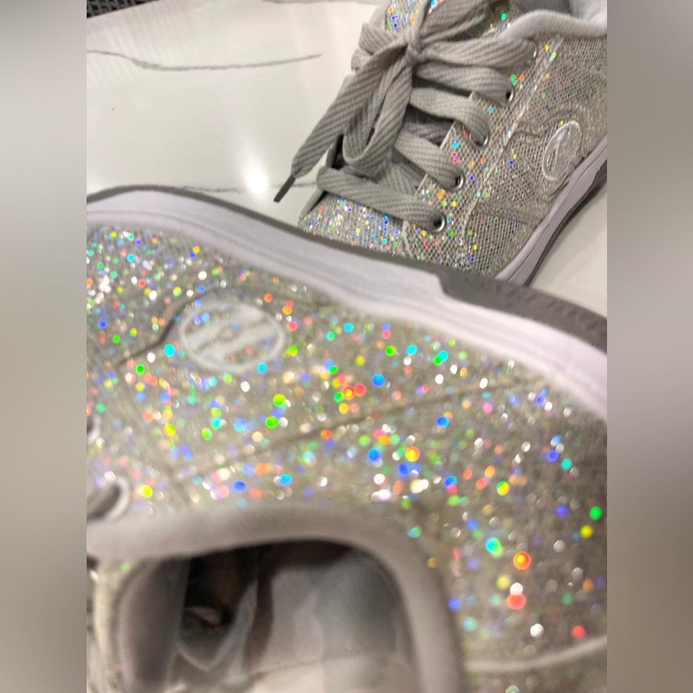 RARE SPARKLY ⭐️ Heely roller skating sneakers sz 3 worn inside one day! Glitter